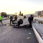 Kontrolden çıkan otomobil takla attı