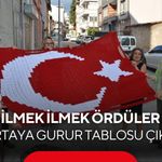 15 kadın 10 günde ilmek ilmek ördü! 1.813 motiften dev Türk bayrağı...