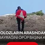 Molozların arasındaki Türk bayrağını öpüp başına koydu! Polis memurunun hareketi takdir topladı