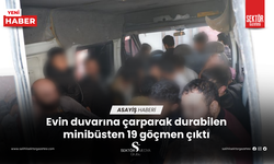 Evin duvarına çarparak durabilen minibüsten 19 göçmen çıktı