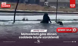 Motosikletli göle dönen caddede böyle sürüklendi