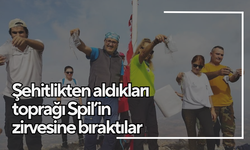 Şehitlikten aldıkları toprağı Spil’in zirvesine bıraktılar