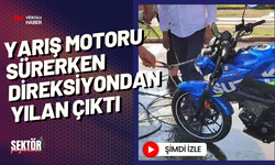 Yarış motoru sürerken direksiyondan yılan çıktı