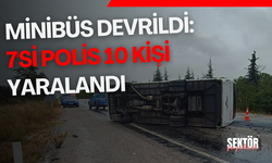 Minibüs devrildi: 7'si polis 10 kişi yaralandı