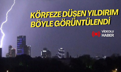 İzmir Körfezine düşen yıldırım böyle görüntülendi