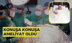 Bir yandan kızıyla konuştu bir yandan beyin tümörü ameliyatı oldu