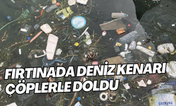 Fırtınada deniz kenarı çöplerle doldu