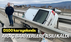 D100 karayolunda araç bariyerlere asılı kaldı: 2 yaralı