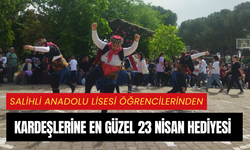 Salihli Anadolu Lisesi öğrencilerinden kardeşlerine en güzel 23 Nisan hediyesi