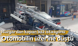 Rüzgardan kopan baz istasyonu otomobilin üzerine düştü