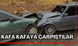 İki otomobil kafa kafaya çarpıştı: 4 yaralı