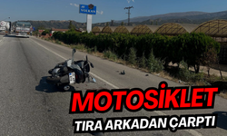 Salihli’de motosiklet tıra arkadan çarptı: 1 ağır yaralı