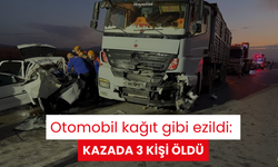 Otomobil kağıt gibi ezildi: 3 ölü