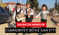 Salihli’de ilkokul öğrencileri maziyi canlandırdı: ‘Yazıyor, yazıyor, Cumhuriyet'in ilanını yazıyor’