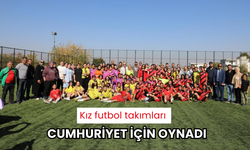 Kız futbol takımları cumhuriyet için oynadı