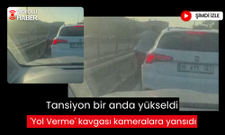 Yumruklar havada uçuştu... 'Yol Verme' kavgası caddeyi Karıştırdı!