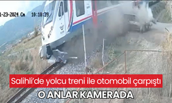 Salihli’de yolcu treni ile otomobil çarpıştı: O anlar kamerada