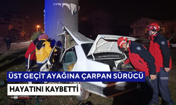 Acı olay; Üst geçit ayağına çarpan sürücü, hayatını kaybetti