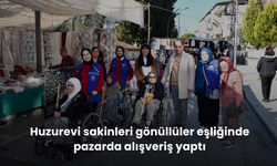 Huzurevi sakinleri gönüllüler eşliğinde pazarda alışveriş yaptı