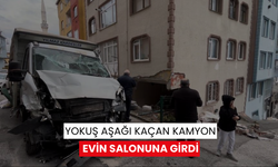 Yokuş aşağı kaçan kamyon evin salonuna girdi