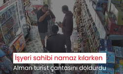 İşyeri sahibi namaz kılarken Alman turist çantasını doldurdu