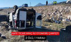 Hafif ticari araç ile otomobil çarpıştı: 2 ölü, 1 yaralı