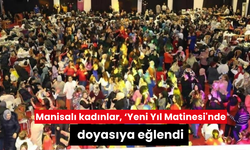 Manisalı kadınlar, ‘Yeni Yıl Matinesi'nde doyasıya eğlendi