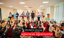 Mindere oturup eğlenerek öğreniyorlar