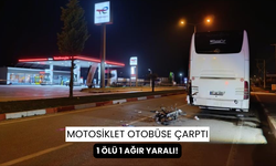 Motosiklet otobüse arkadan çarptı, 2 kişiden 1'i öldü!