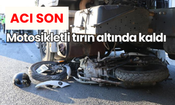 Tırın altında kalan motosiklet sürücüsü hayatını kaybetti