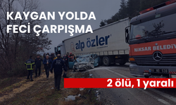 Kaygan yolda feci çarpışma: İki kişi öldü, bir kişi hastanede yaşam mücadelesi veriyor