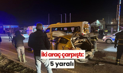 İki araç çarpıştı: 5 yaralı