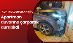 Kontrolden çıkan cip, apartman duvarına çarparak durabildi