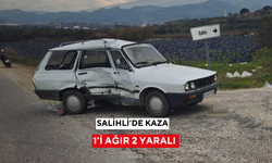 Salihli’de otomobil ile kamyonet çarpıştı: 1’i ağır 2 yaralı