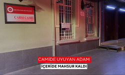 Camide uyuyan adam içeride mahsur kaldı