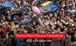 Manisa Mesir Macunu Festivalinde 485 yıllık gelenek | On binler mesir macunu kapmak için yarıştı