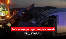 Kafa kafaya çarpışan araçlar can aldı: 1 ölü, 2 yaralı