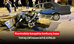 Kontrolsüz kavşakta korkunç kaza: Tofaş ortadan ikiye ayrıldı