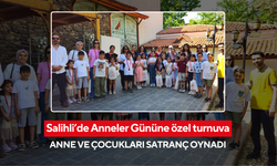 Salihli’de Anneler Günü'ne özel turnuva: Anne ve çocukları satranç oynadı