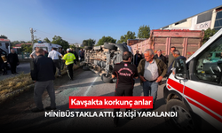 Kavşakta korkunç anlar: Minibüs takla attı, 12 kişi yaralandı