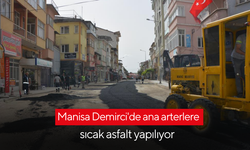 Manisa Demirci'de ana arterlere sıcak asfalt yapılıyor