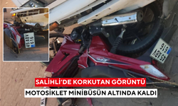 Salihli’de motosiklet, minibüsün altında kaldı: Sürücü ölümden döndü