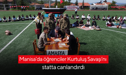 Manisa’da öğrenciler Kurtuluş Savaşı’nı statta canlandırdı