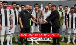 Manisaspor, şampiyonluk kupasını kaldırdı