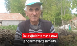 Bulduğu bir tomar parayı jandarmaya teslim etti