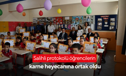 Salihli Protokolü, öğrencilerin karne heyecanına ortak oldu