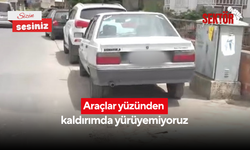 Araçlar yüzünden kaldırımda yürüyemiyoruz