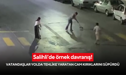 Salihli’de örnek davranış! Vatandaşlar yolda tehlike yaratan cam kırıklarını süpürdü
