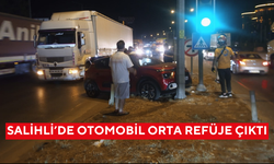 Salihli’de otomobil orta refüje çıktı