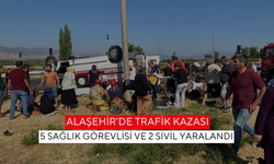 Manisa’da kavşakta feci kaza! Ambulans takla attı, 7 kişi yaralandı
